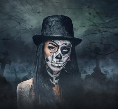 Kadın, kafatası makyaj