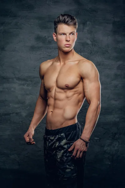 Shirtless muscular guy — Stock Photo, Image