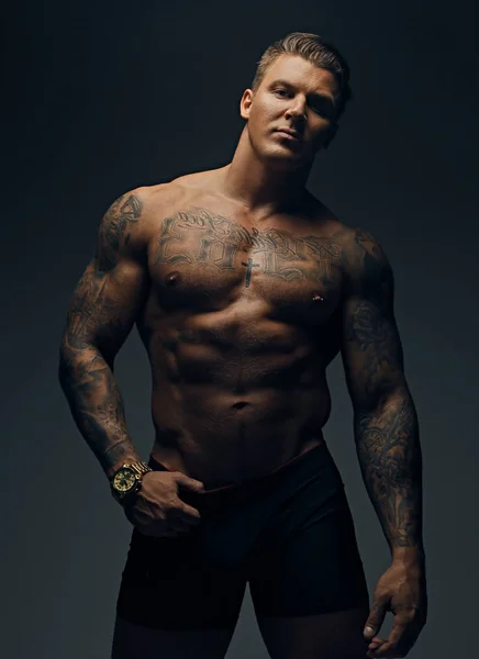 Tattooed muscular male — Stock Photo, Image