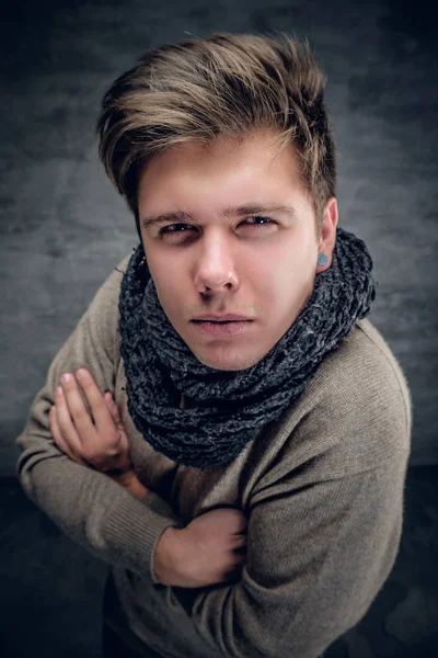 Man in autumn pullover and scarf — Stock Photo, Image