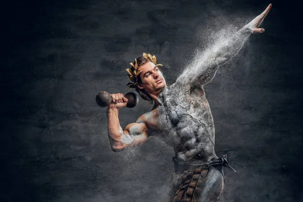 Спортсмен Древней Греции держит гантели . — стоковое фото