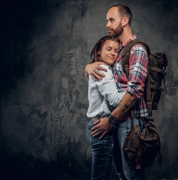 Pareja aventurera urbana — Foto de Stock