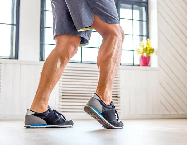 Man's legs in fitness shoes. — Stock Photo, Image
