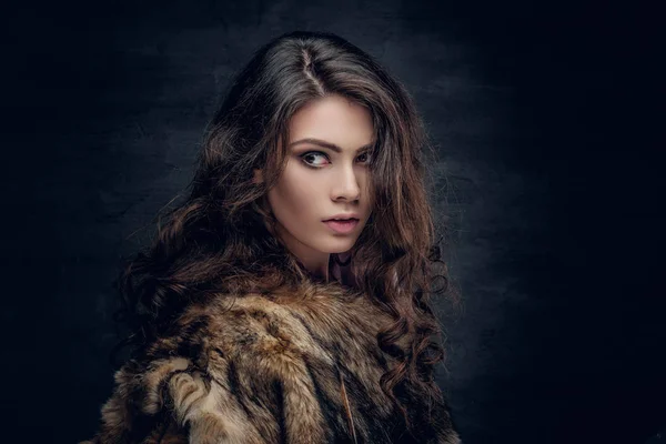 Brunette woman dressed in a fur coat — Stock Photo, Image