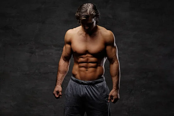 Uomo muscoloso senza maglietta — Foto Stock