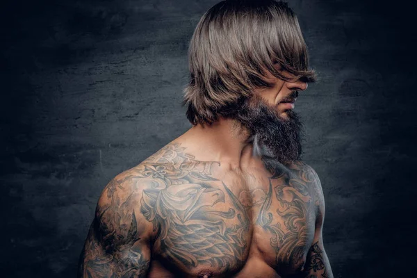 Uomo muscoloso barbuto — Foto Stock