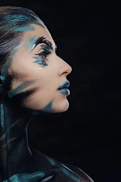 Frau mit artistischem Make-up — Stockfoto