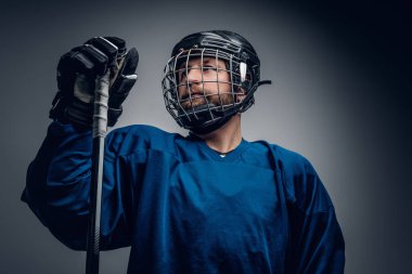 Sakallı hokey oyuncusu