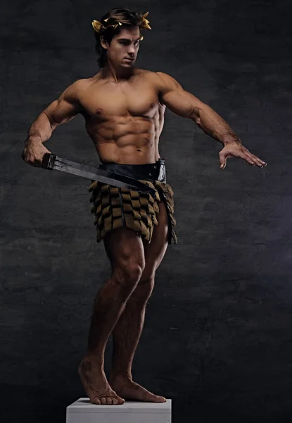 Rome wojownik sportowiec trzyma miecz — Zdjęcie stockowe