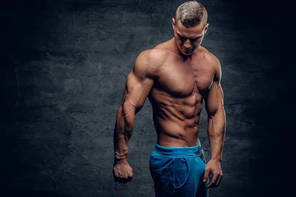 Hombre deportivo sin camisa — Foto de Stock