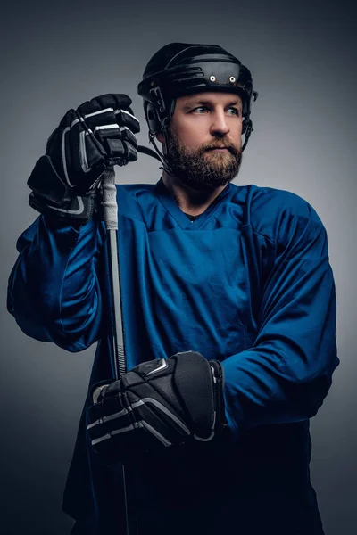 안전 헬멧에 수염된 아이스 하 키 선수 — 스톡 사진