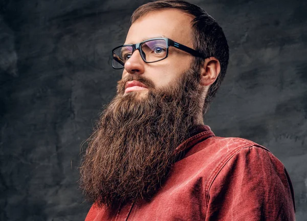 Hombre hipster barbudo con gafas — Foto de Stock