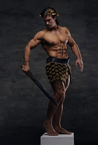 Roma atleta guerreiro segurando uma espada — Fotografia de Stock