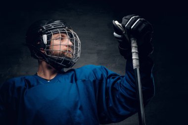 Sakallı hokey oyuncusu