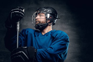 Sakallı hokey oyuncusu