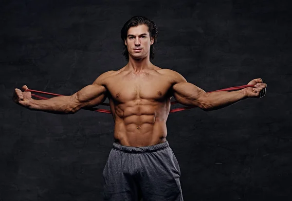 A man exercising with trx straps. — Stock Photo, Image