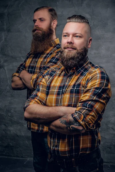 Twee bebaarde hipsters — Stockfoto