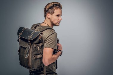 Kentsel tarzı backpacker dövmeler ile