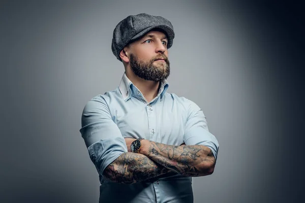 Man in a white shirt and a tweed cap — Stock Photo, Image