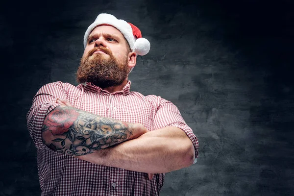 Barbudo vestido con el sombrero de Santa — Foto de Stock