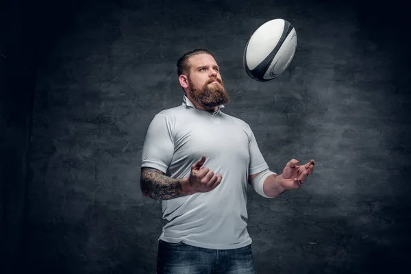 Rugby player catching a game ball. — Stock Photo, Image