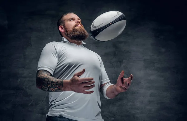 Rugby player catching a game ball. — Stock Photo, Image