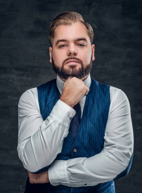 Düşünceli ve zarif iş adamı