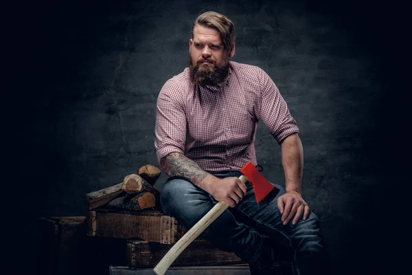 Bearded man holding an axe — Stock Photo, Image