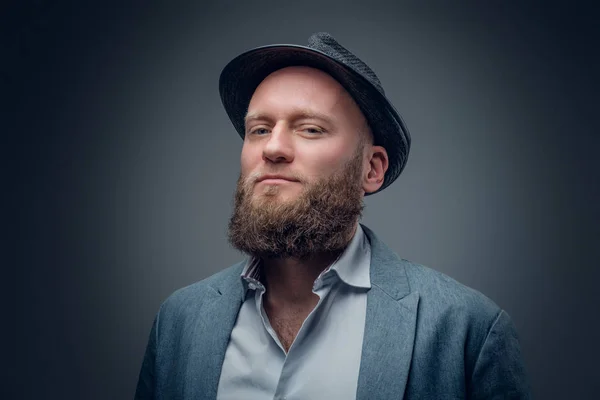 Бородатий чоловік у фетрі капелюсі — стокове фото