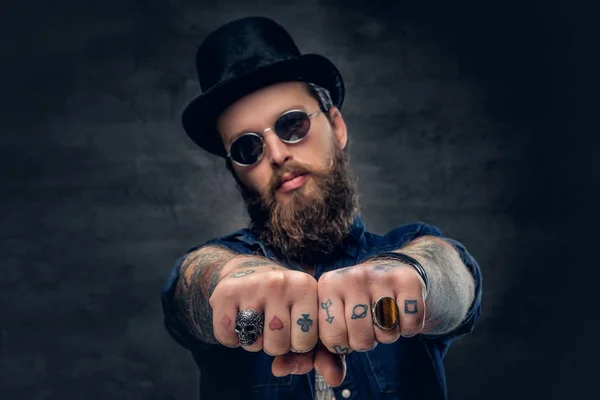 Hipster palce z pierścieniami — Zdjęcie stockowe