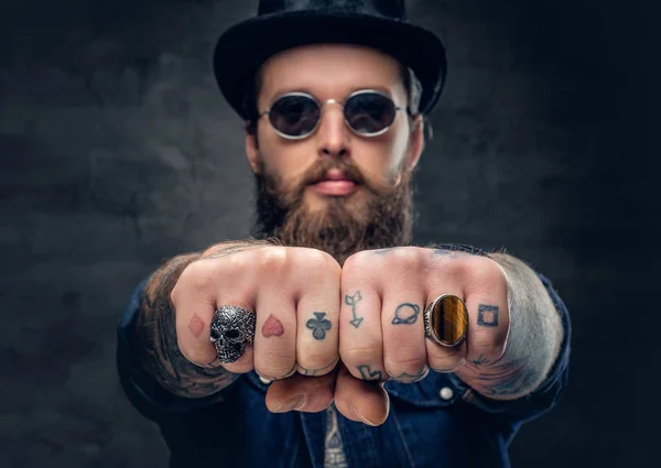 Hipster's fingers with rings — Stock Photo, Image