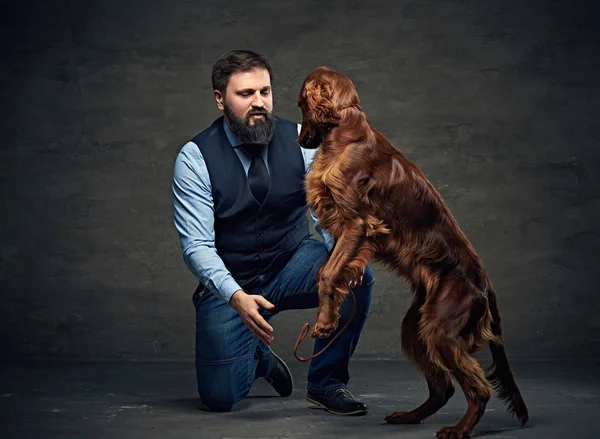 Stylový muž a jeho pes — Stock fotografie