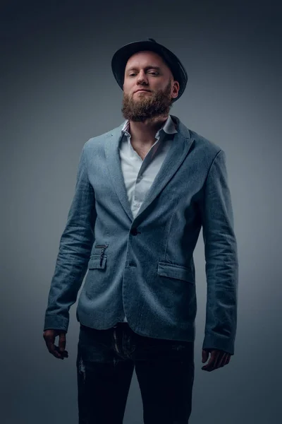 Mannen i kostym och filt hatt — Stockfoto