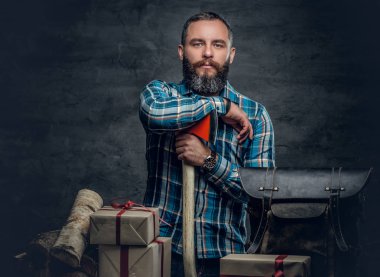 Noel hediye kutuları olan adam