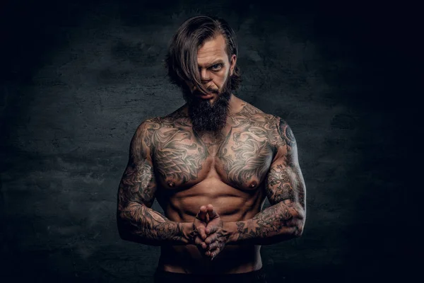 Uomo con corpo tatuato — Foto Stock