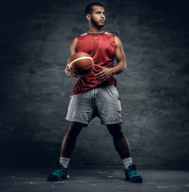 siyah basketbol oyuncusu