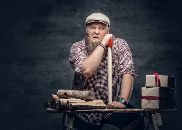 Bearded man holding an ax — Stock Photo, Image