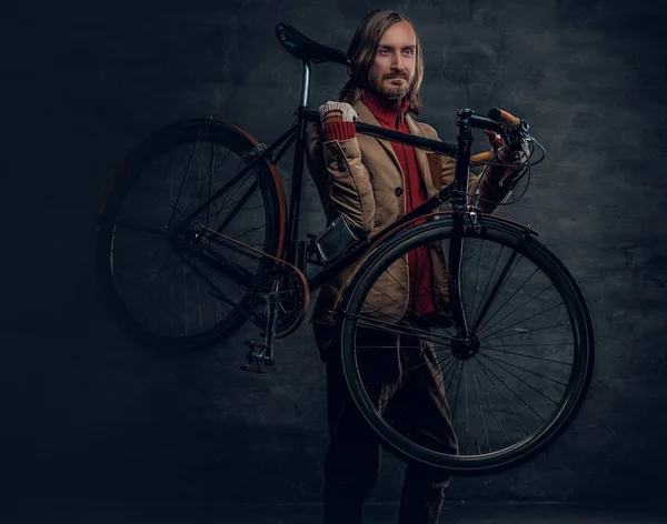 髭の男固定保有自転車 — ストック写真
