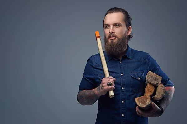 Bearded man holds ax and firewoods. — Stock Photo, Image