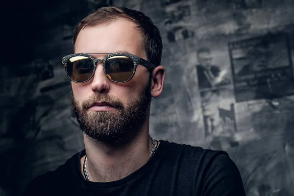 Bearded man in sunglasses — Stock Photo, Image