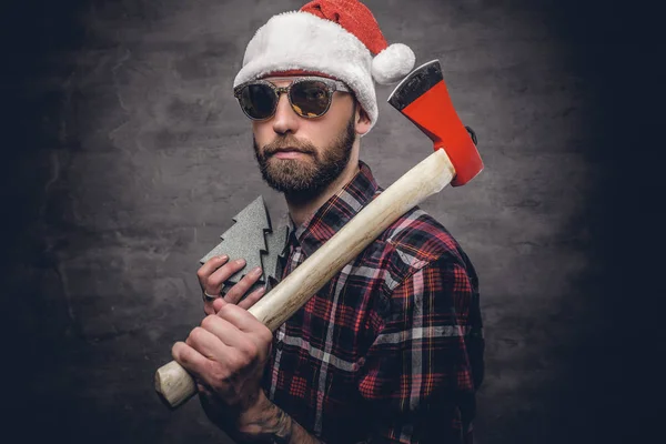 Bärtiger Mann mit Weihnachtsmütze — Stockfoto