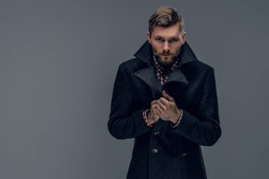 Donmuş sakallı hippi