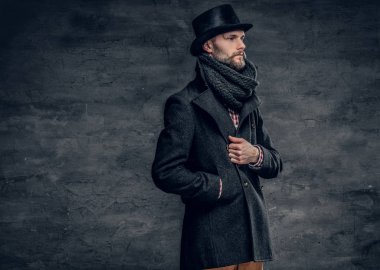 Zarif sakallı hippi