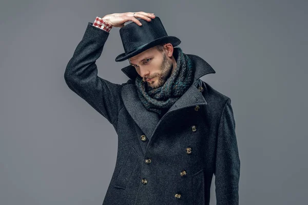 Hipster vestido con una chaqueta gris — Foto de Stock