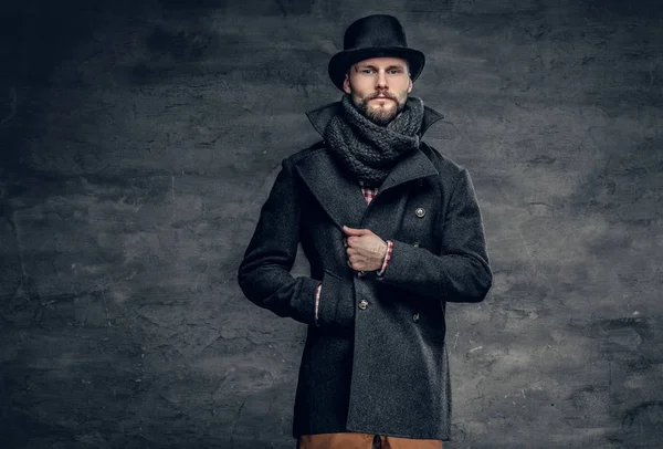 Eleganter bärtiger Hipster — Stockfoto