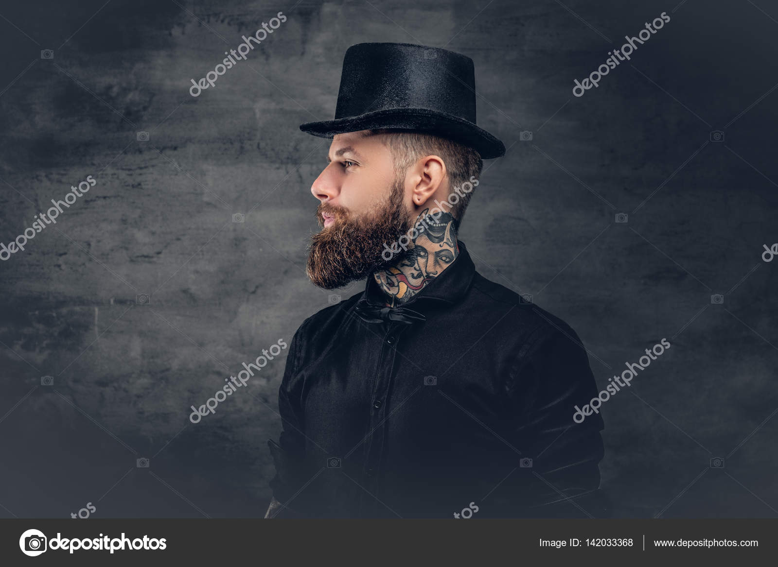 Bearded hipster dressed in a cylinder hat. &#8212; Stock Photo ...