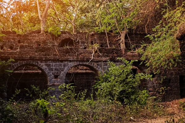 Antiguas ruinas de piedra —  Fotos de Stock