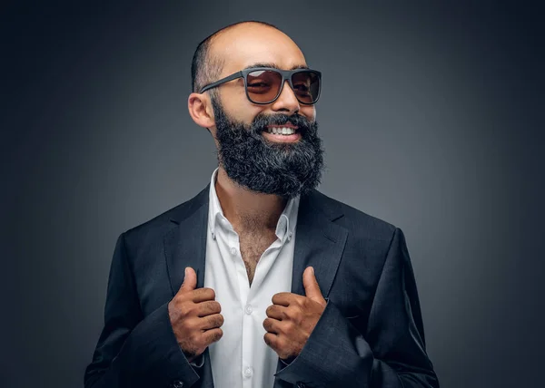 Bearded businessman dressed in a suit — Stock Photo, Image