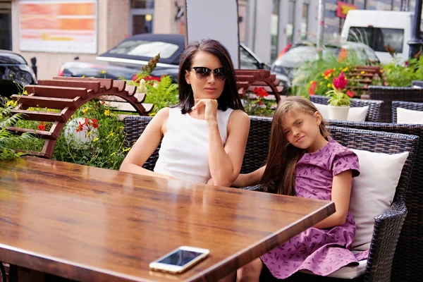 Two attractive girlfriends — Stock Photo, Image