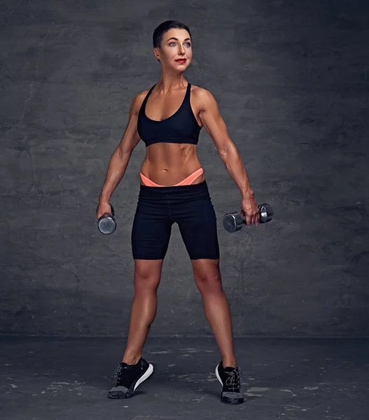 Sportieve middelbare leeftijd vrouw — Stockfoto